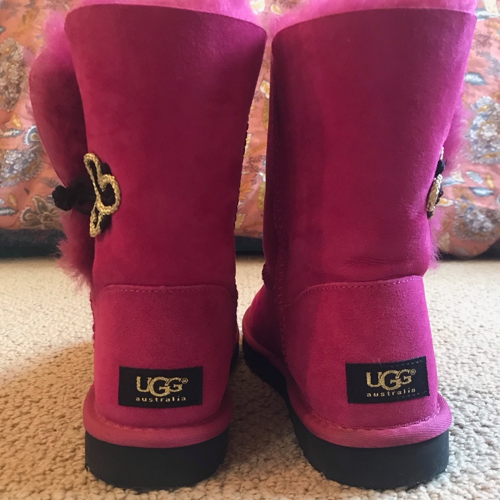 LIKE NEW UGG Bailey Boots Mariko Gold & Black